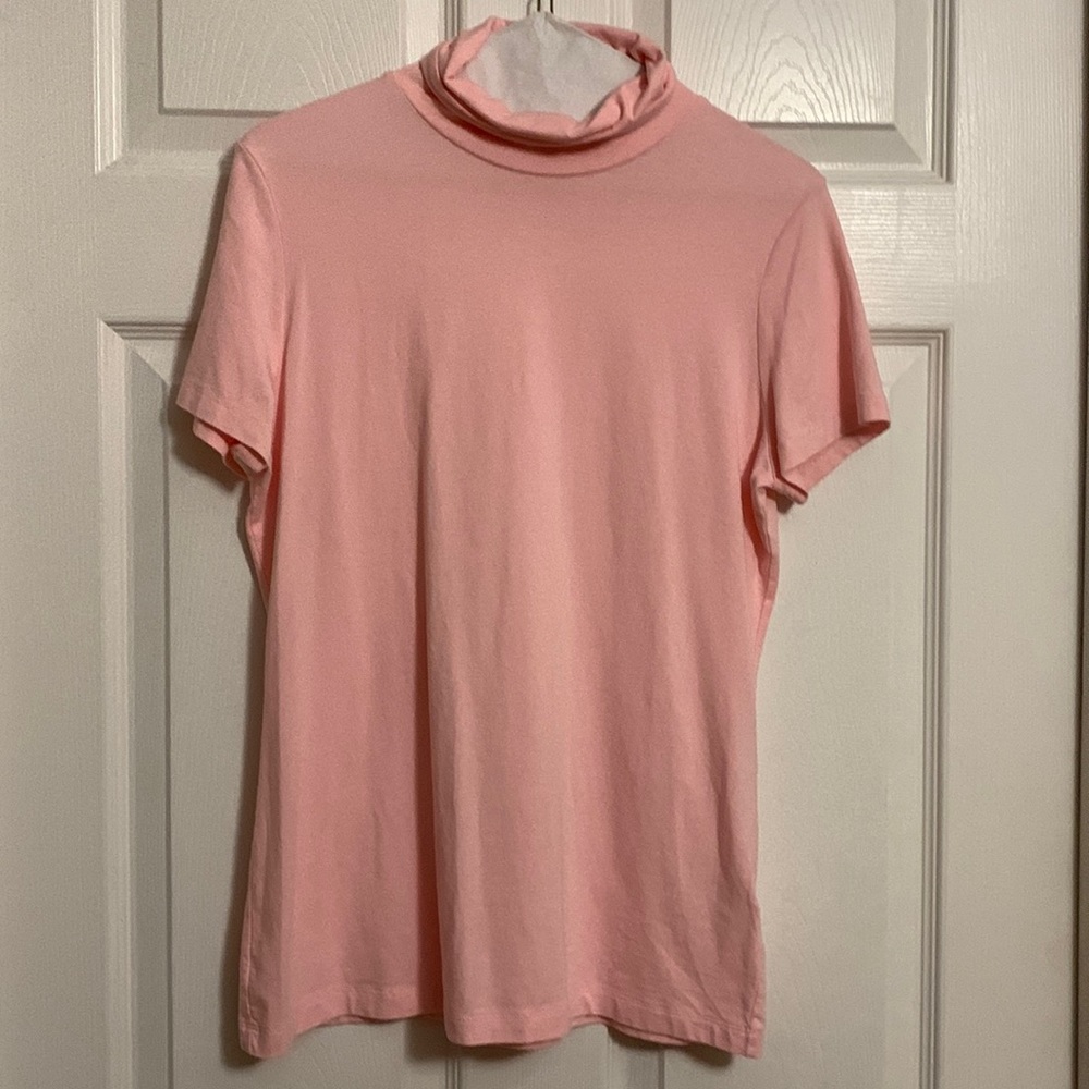 Lands End Women’s Short Sleeve Lightweight Pink Turtleneck, size M.